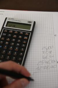 税金のメリットとは何か、具体例を挙げて解説しますか？