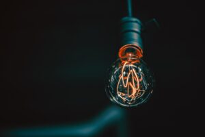 電気代高騰の解決方法にはどんな選択肢がある？